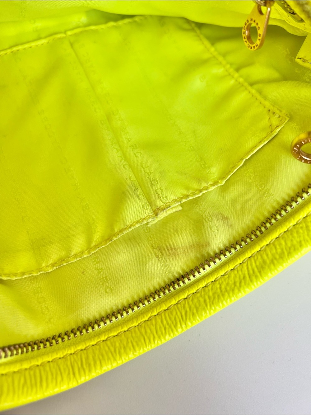 Marc by Marc Jacobs • Sia Crossbody Too Hot To Handle Neon Yellow Leather Bag - Picture 9 of 15